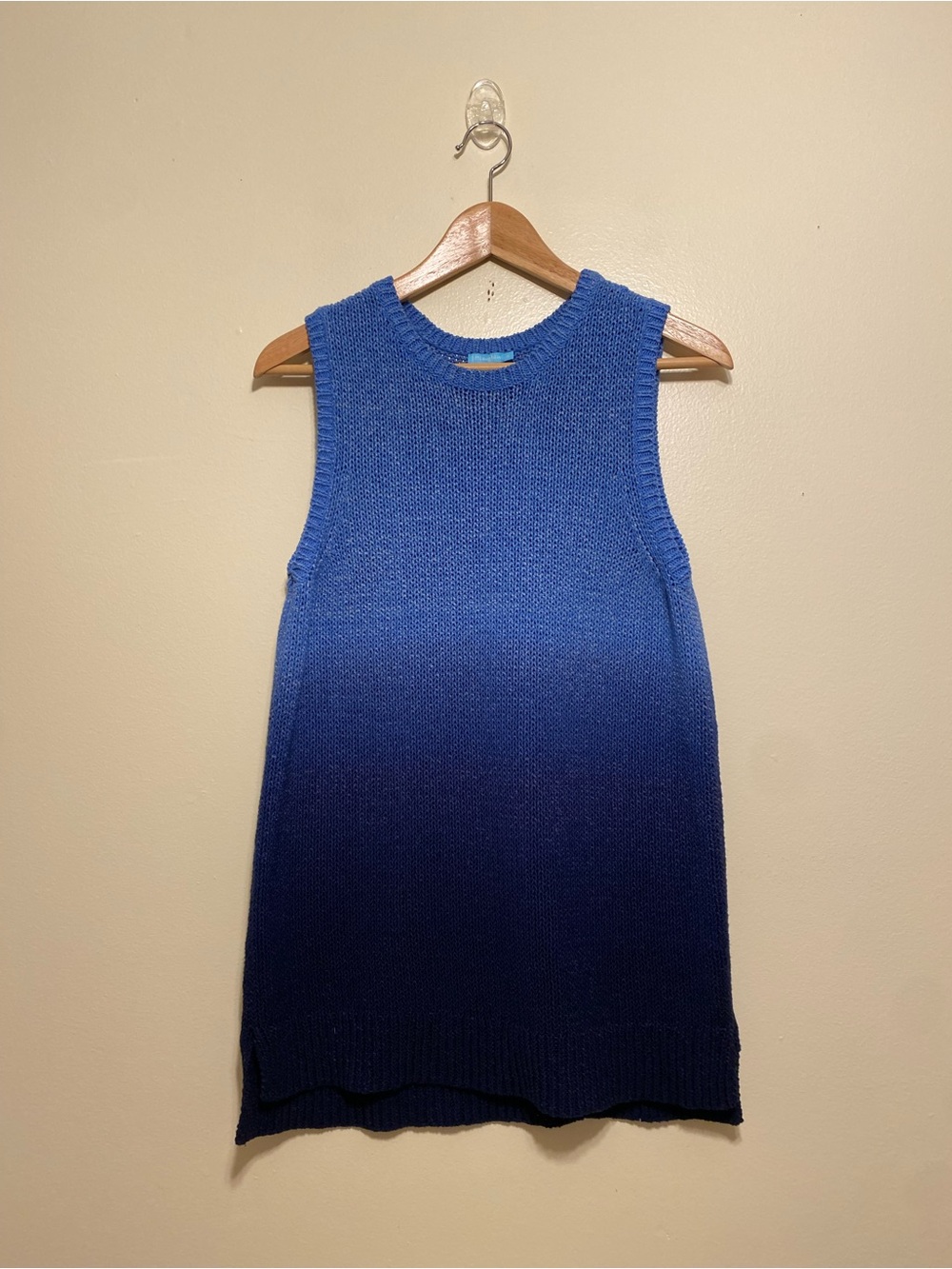 J. McLaughlin Blue Ombre Sleeveless Knit Sweater Top. Size M